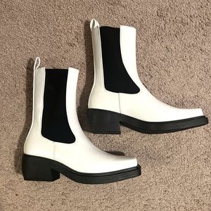 White Chelsea boot with black sides, never worn